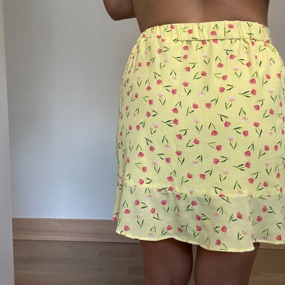 YELLOW RUFFLE MINI SKIRT - Picture 4 of 5